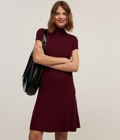 Vestido Curto em Tricô com Golinha