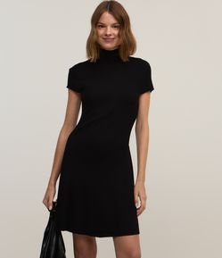 Vestido Curto em Tricô com Golinha