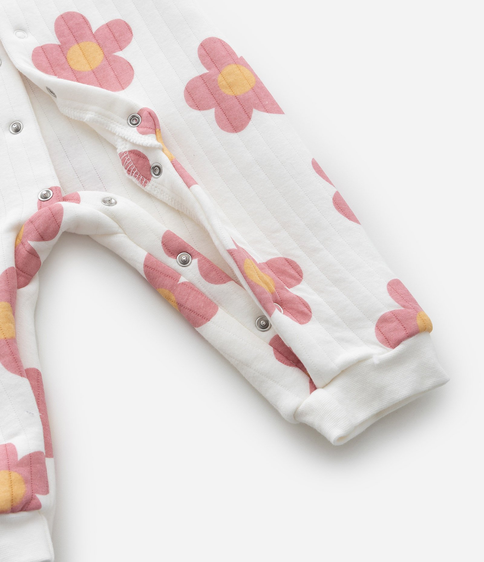 Macacão Infantil em Matelasse com Estampa Floral - Tam 0 a 18 meses Branco/Rosa 5