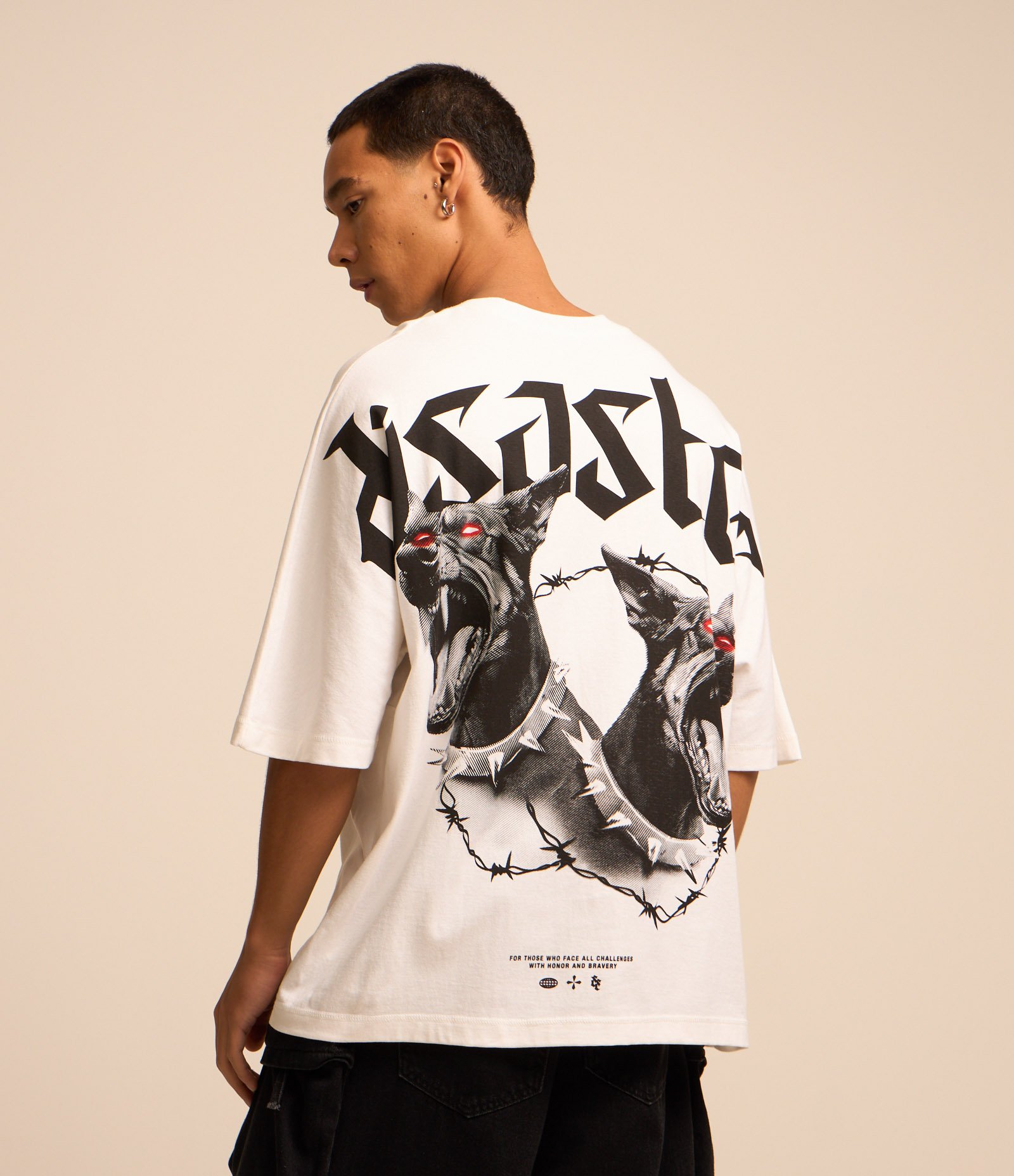 Camiseta Overboxy em Malhão com Estampa Dogs Disaster Branco 1
