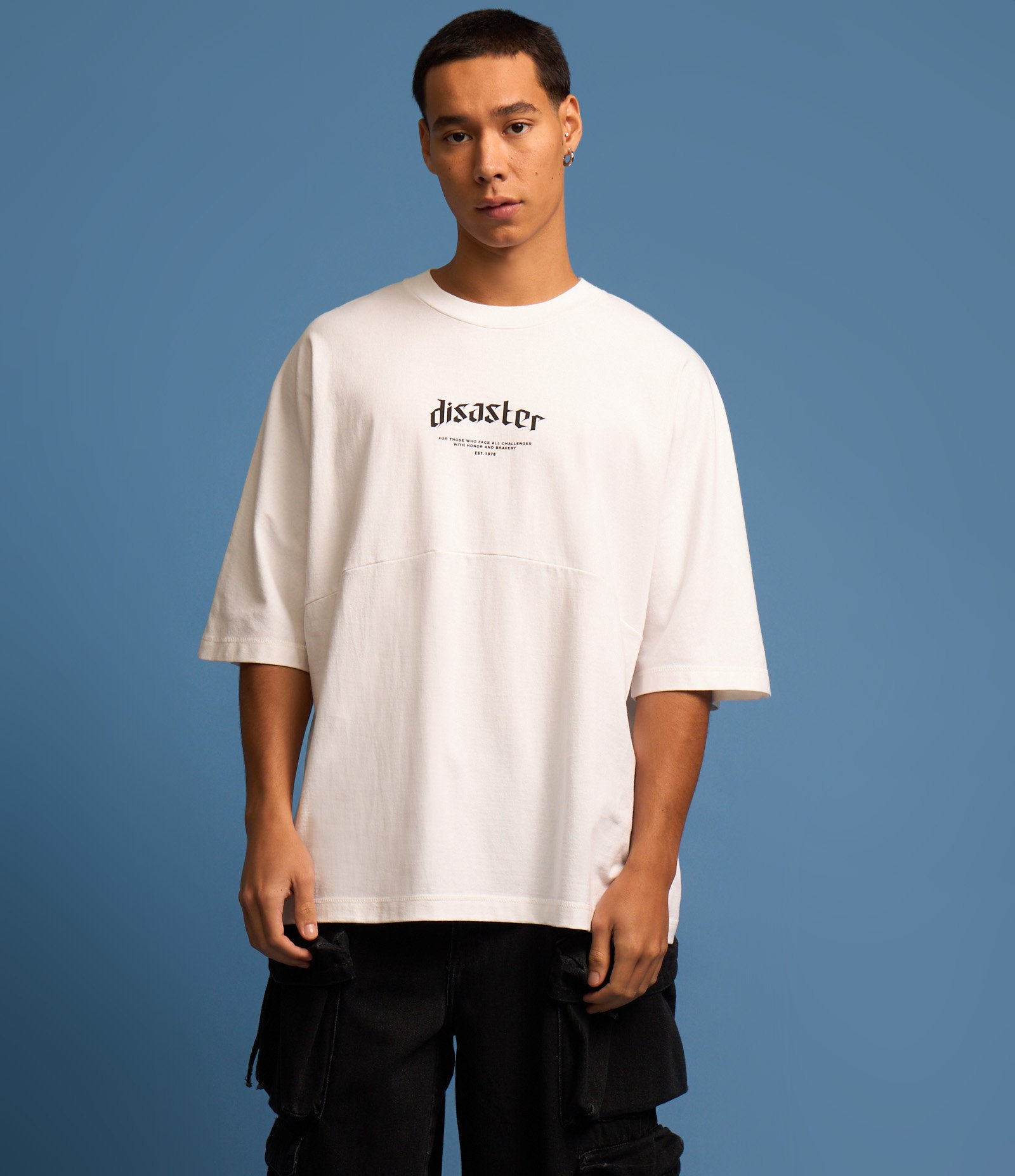 Camiseta Overboxy em Malhão com Estampa Dogs Disaster Branco 3
