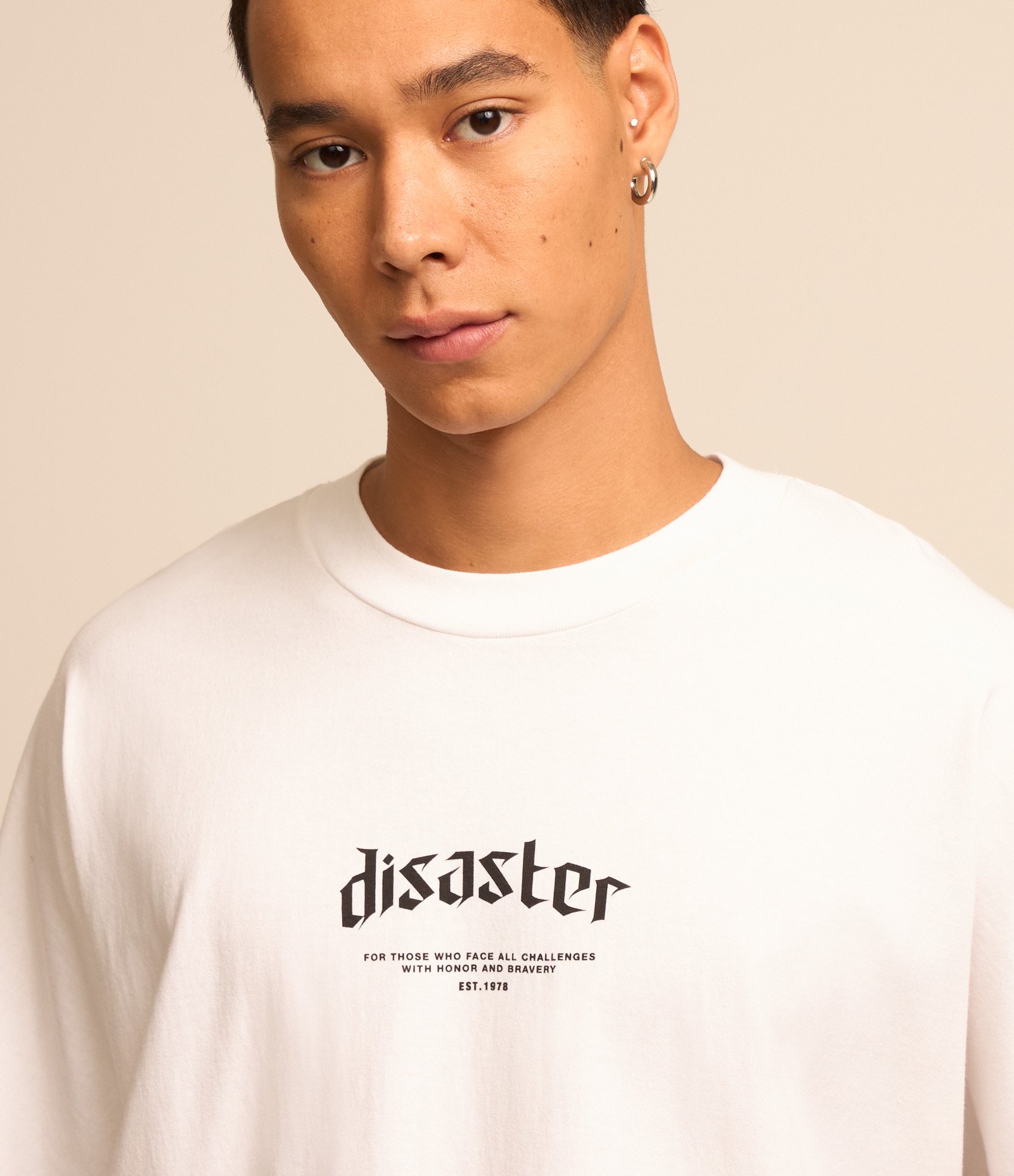 Camiseta Overboxy em Malhão com Estampa Dogs Disaster Branco 4