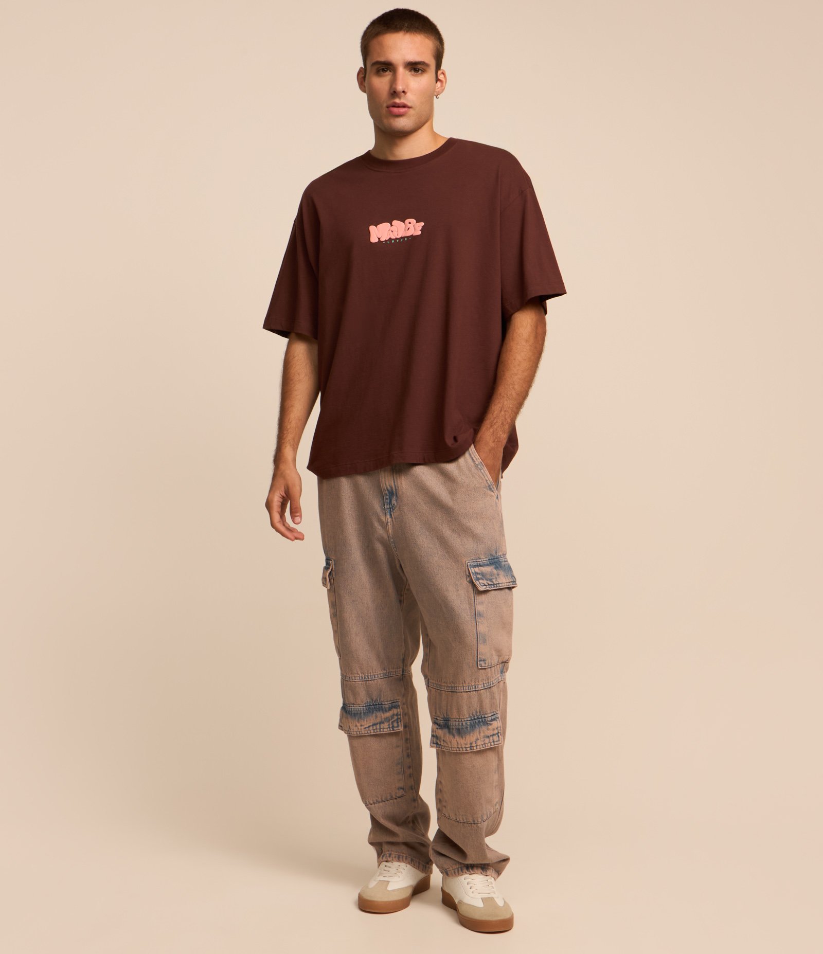 Camiseta Overboxy em Algodão com Efeito Puff com Estampa Lettering Marrom 2