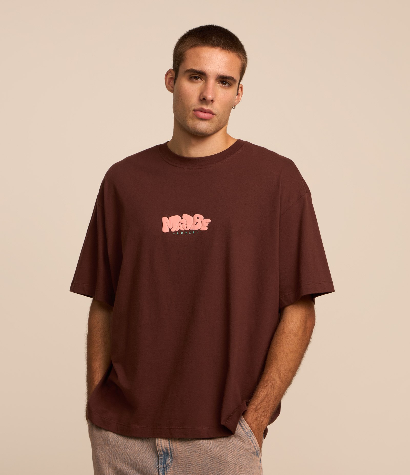 Camiseta Overboxy em Algodão com Efeito Puff com Estampa Lettering Marrom 3