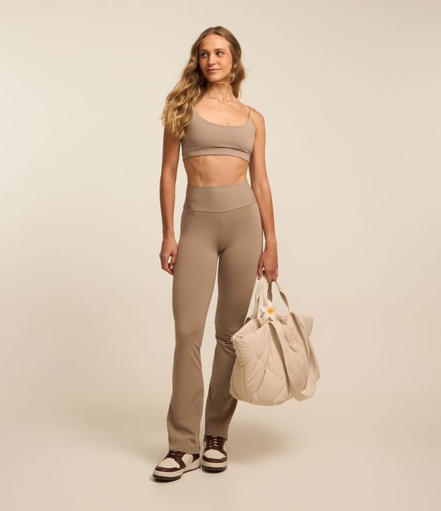 Calça Flare Esportiva em Microfibra com Cós Largo
