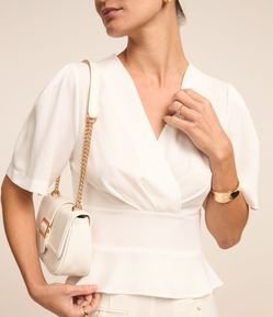 Blusa em Crepe com Decote Transpassado e Recorte