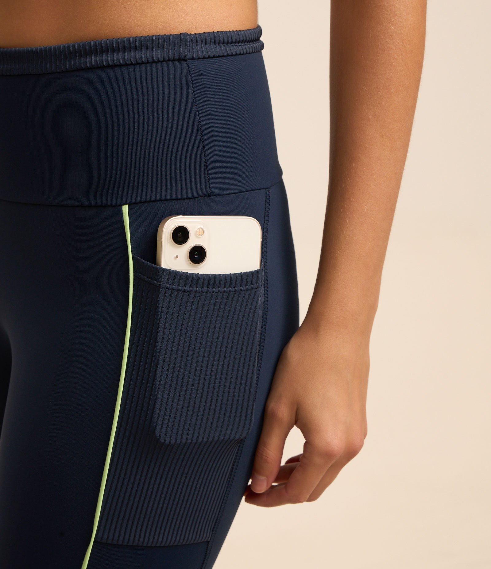 Calça Legging Esportiva Textura Canelada e com Friso nas Laterais Azul 4