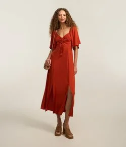 Vestido Midi em Viscose com Puxadinho no Busto
