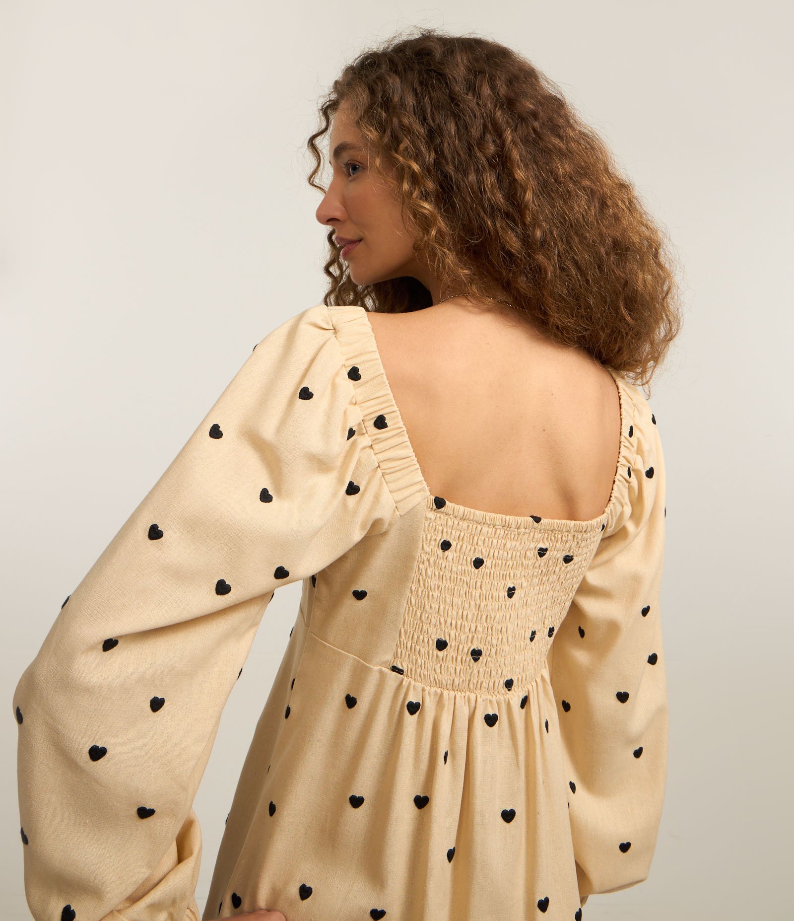 Vestido Curto em Viscose com Abotoamento Frontal Bege 4