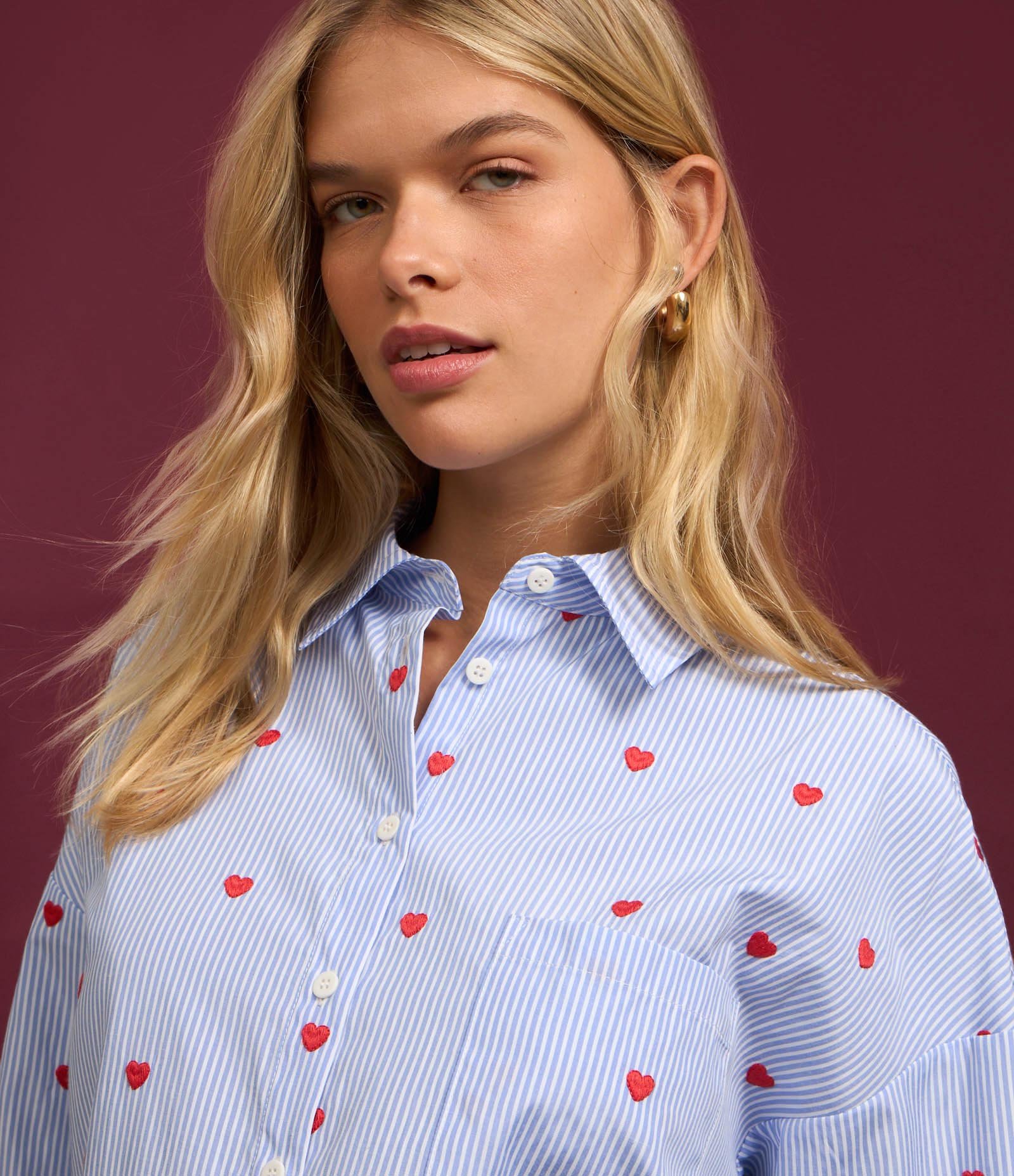Camisa Alongada em Tricoline com Listras e Bordado de Coraçõezinhos Azul 5