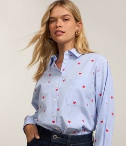 Camisa Alongada em Tricoline com Listras e Bordado de Coraçõezinhos
