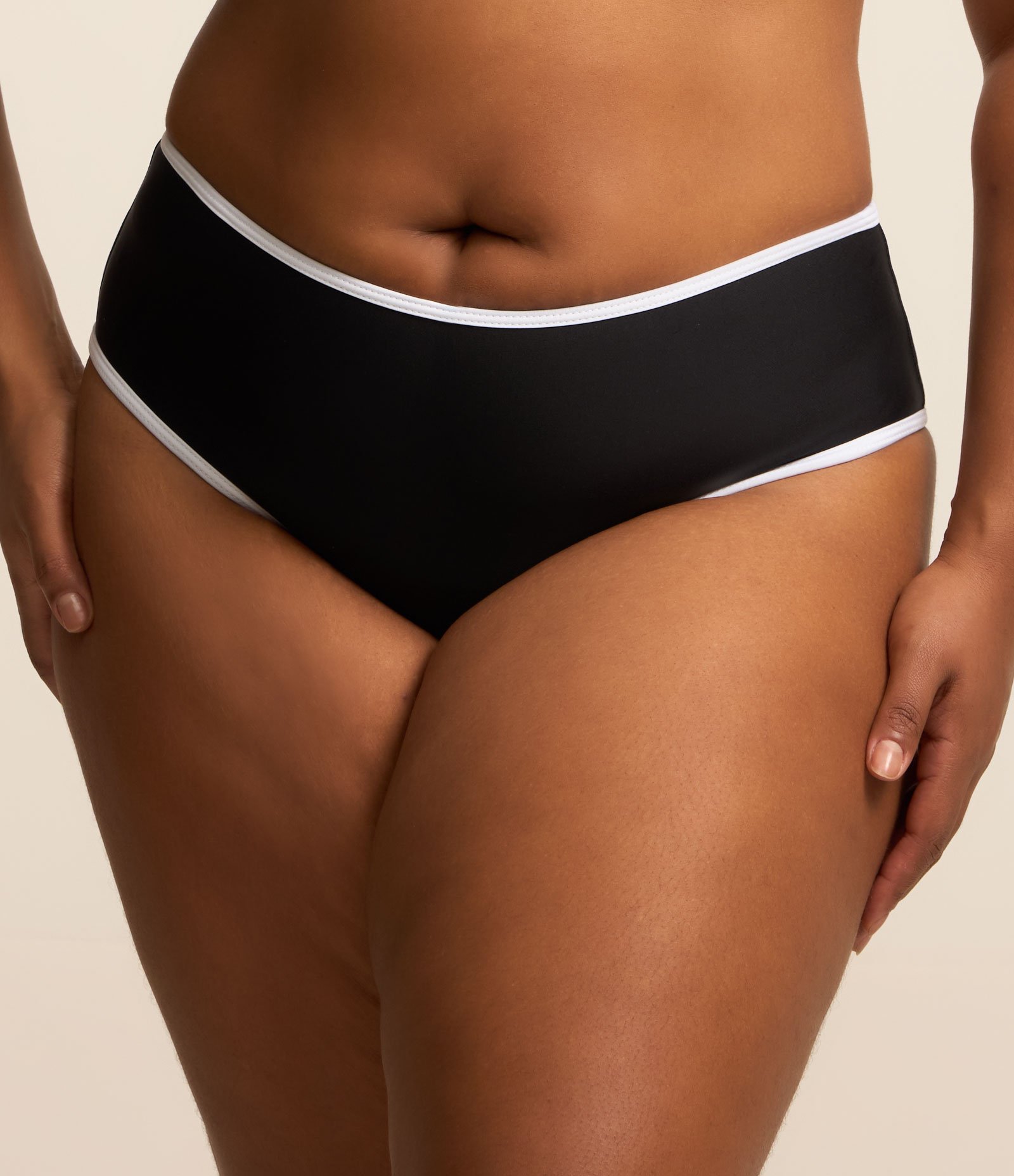 Biquíni Calcinha Hot Pants com Contraste Curve & Plus SIze Preto 1