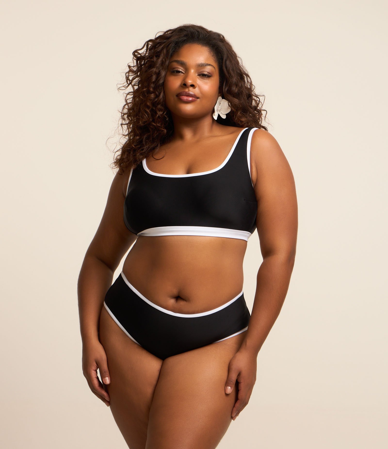 Biquíni Calcinha Hot Pants com Contraste Curve & Plus SIze Preto 2