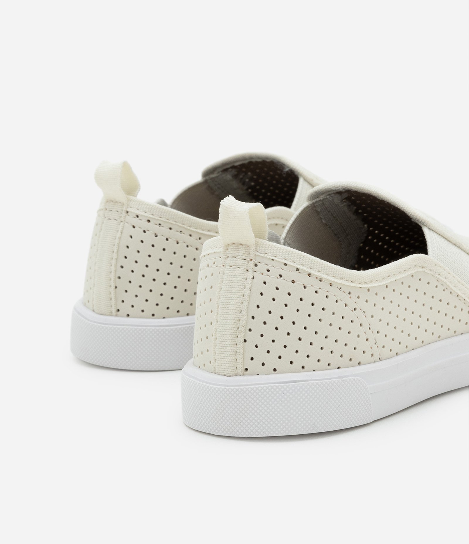 Tênis Slip on Infantil com Textura de Furinhos - Tam 27 ao 36 Off White 2
