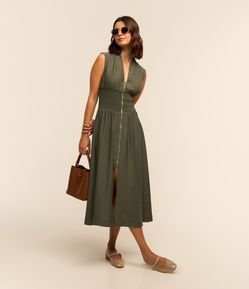 Vestido Midi em Crepe com Lastex na Cintura e Zíper Frontal