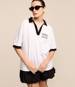 Blusa em Malha Piquet com Gola Polo e Bordado Girls Club