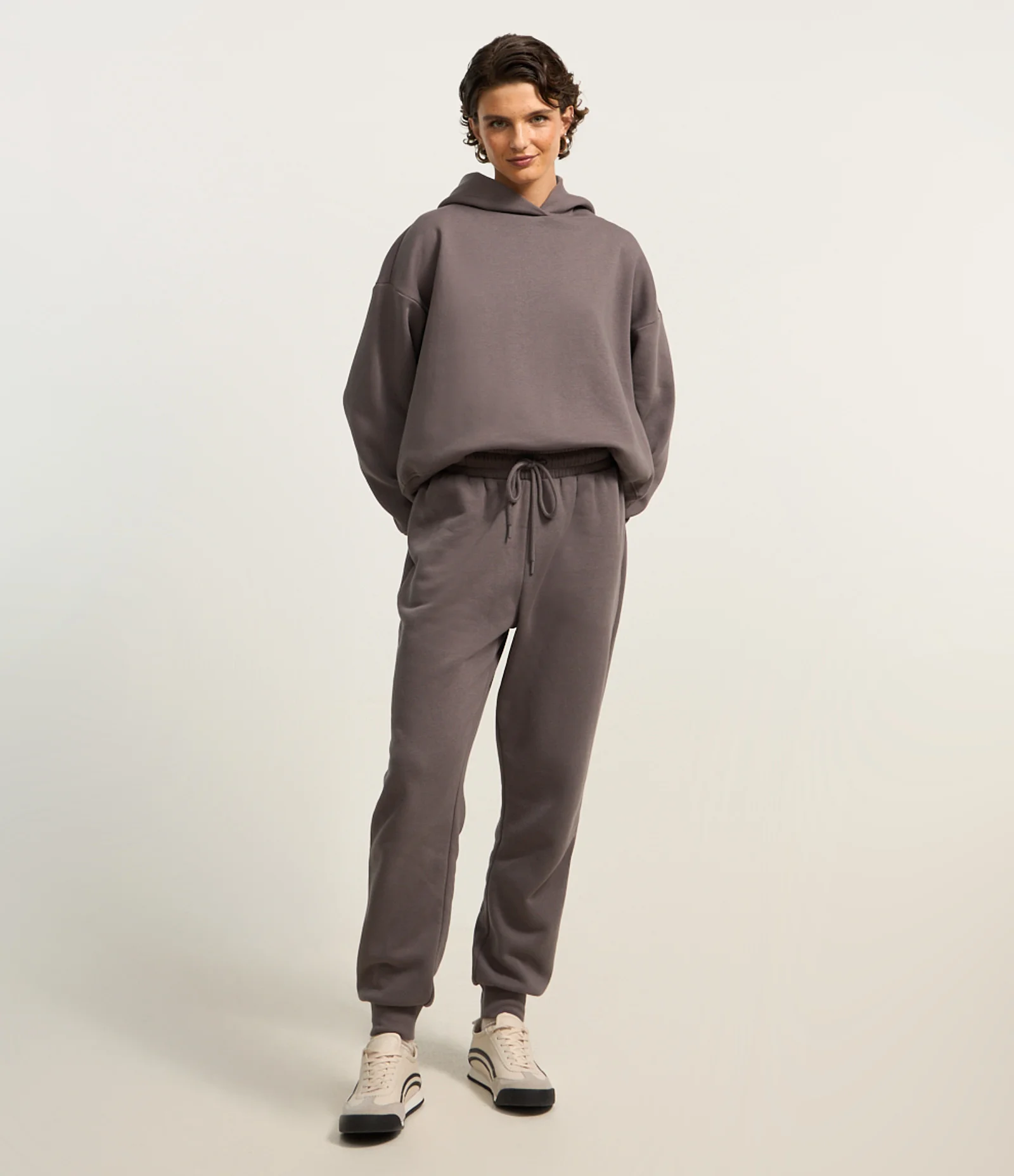 Casaco Fechado Básico em Moletom com Forro Fleece Cinza 2