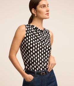 Blusa Sem Manga em Microfibra com Estampa Geométrica