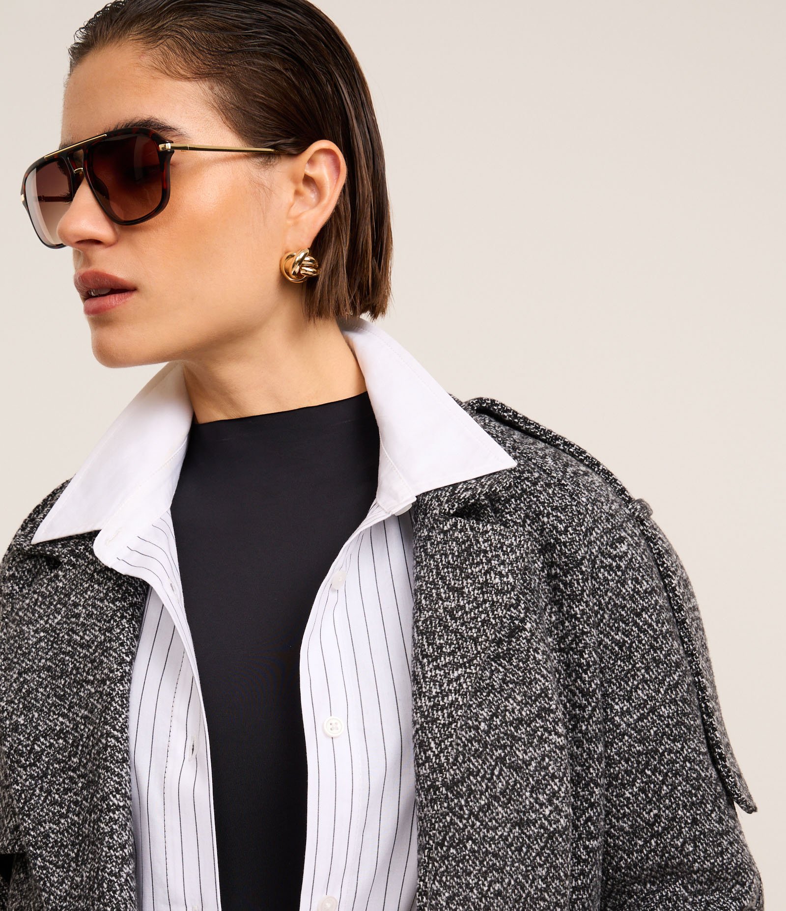 Casaco Alongado em Tweed com Cinto Fivela Preto/ Cinza 5