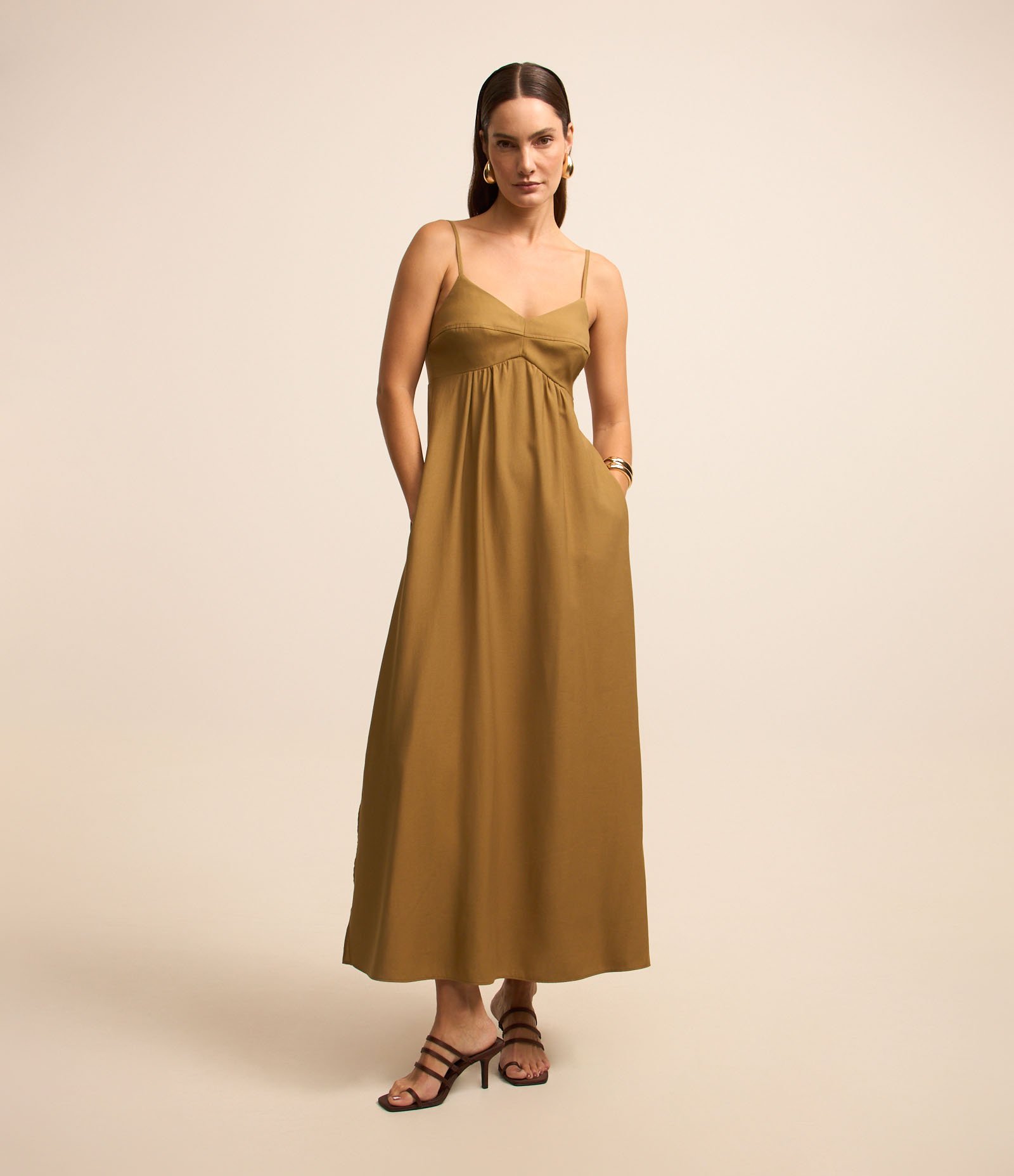 Vestido Evasê Longo em Crepe com Recorte no Busto 1