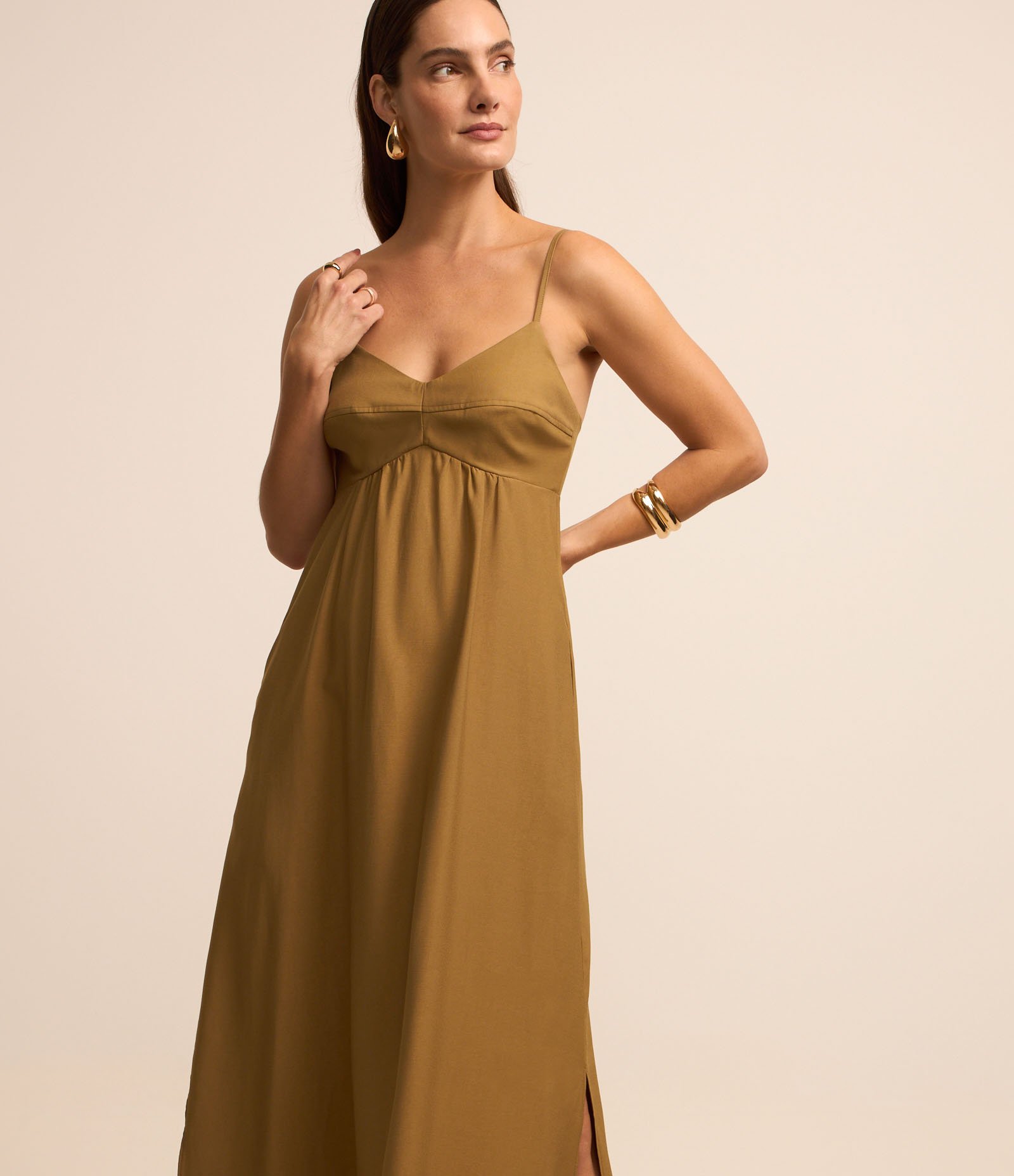 Vestido Evasê Longo em Crepe com Recorte no Busto 2