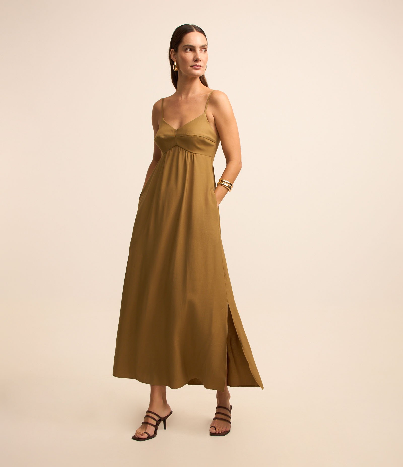 Vestido Evasê Longo em Crepe com Recorte no Busto 4