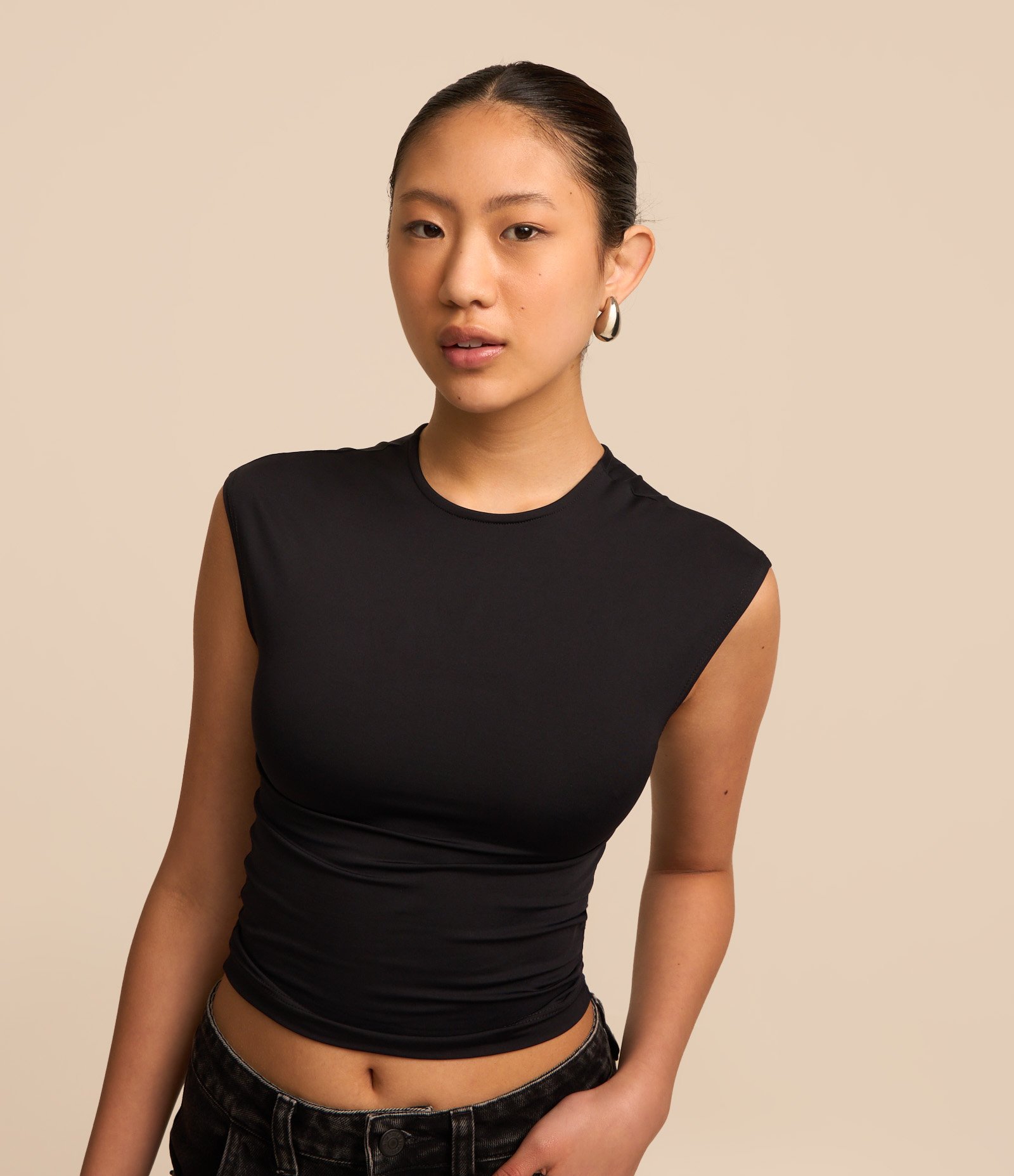 Blusa Básica em Microfibra com Ombro Alongado Preto 1