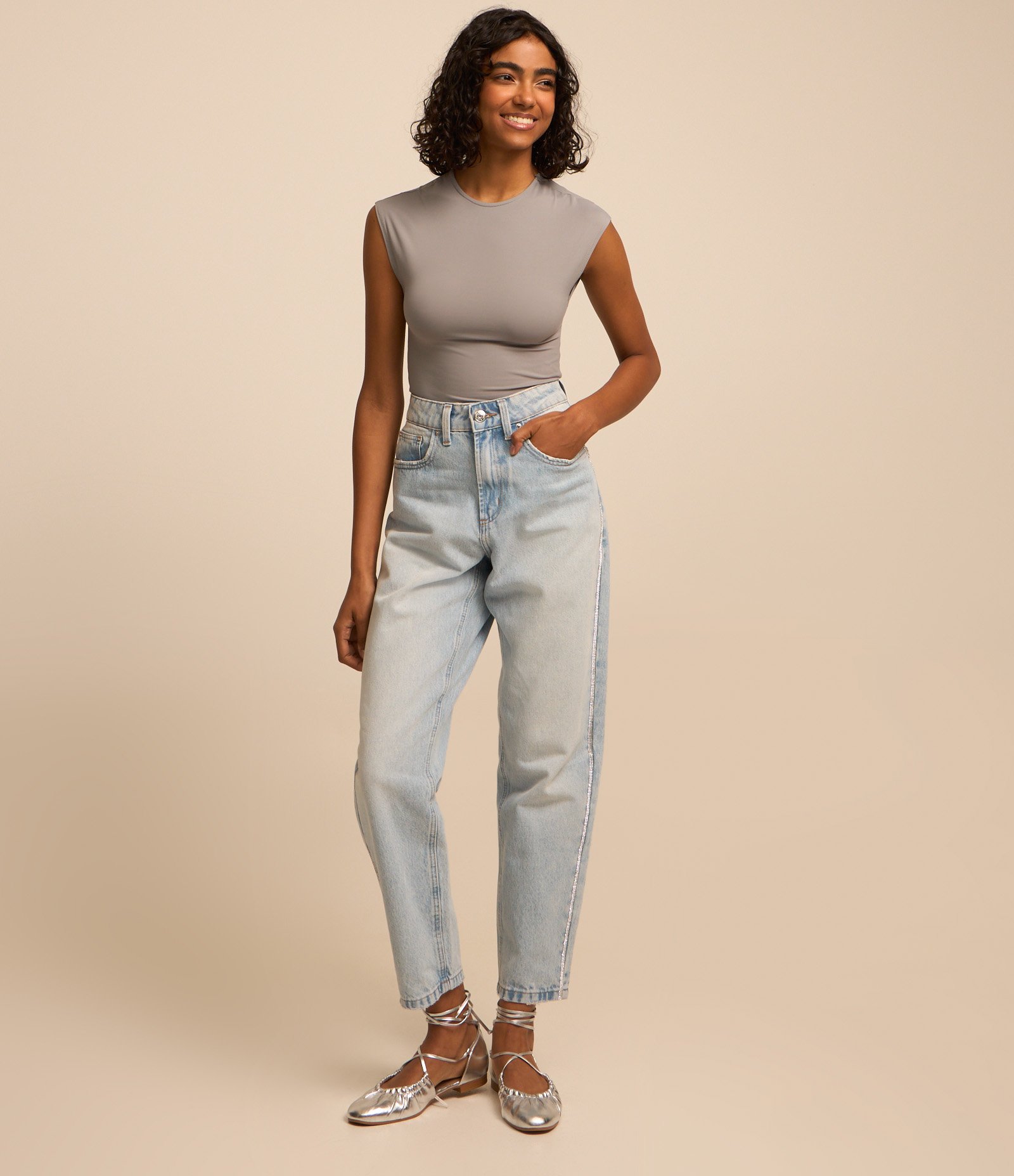 Blusa Básica em Microfibra com Ombro Alongado Cinza 2