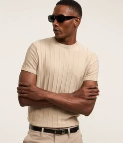 Camiseta Slim em Tricô com Relevos Verticais