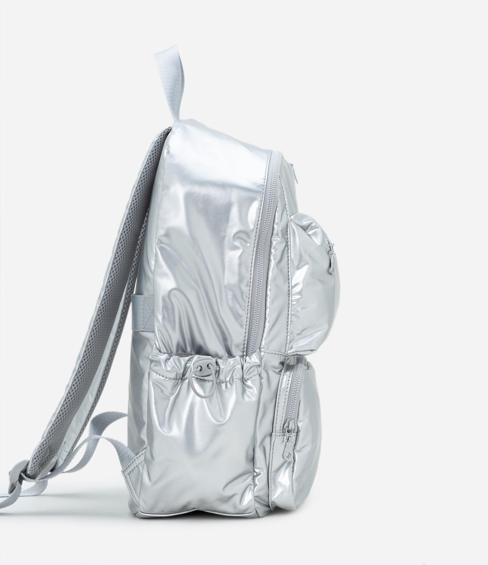 Mochila em PU Metalizado com Bolsos Frontais e Laterais Prata 2