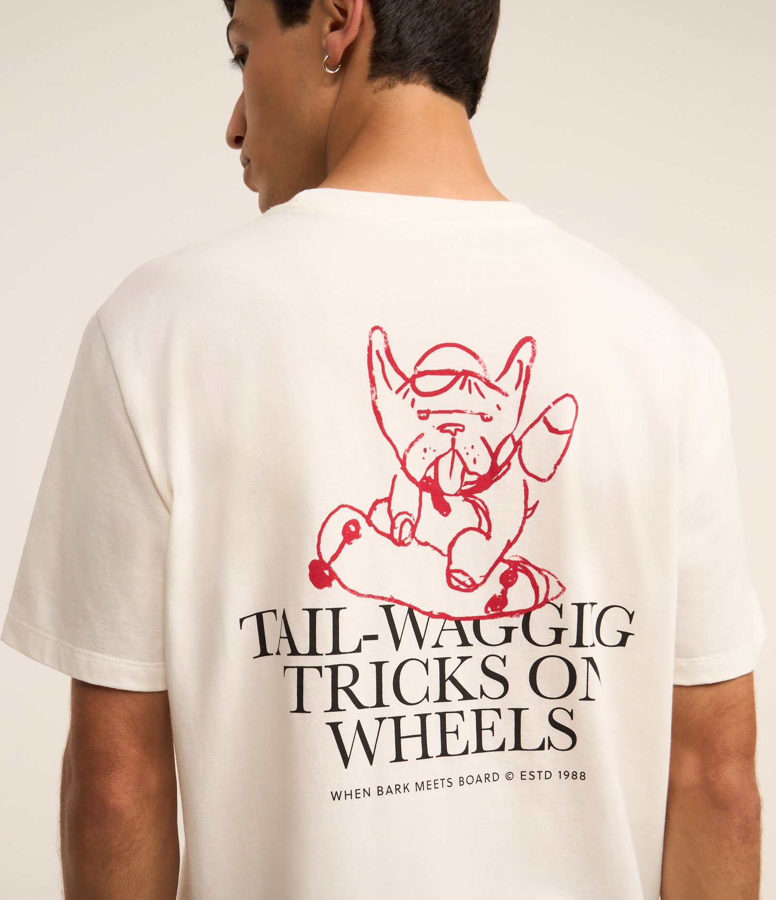 Camiseta Relaxed em Algodão Estampa Lettering e Cachorro Skatista Branco 3