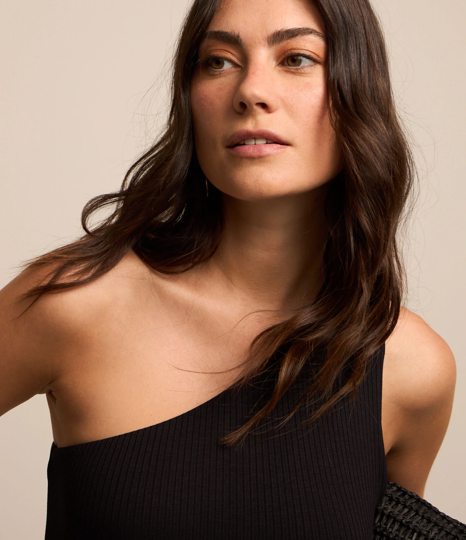 Vestido Evasê New Midi em Viscose com Efeito Godê Preto 3