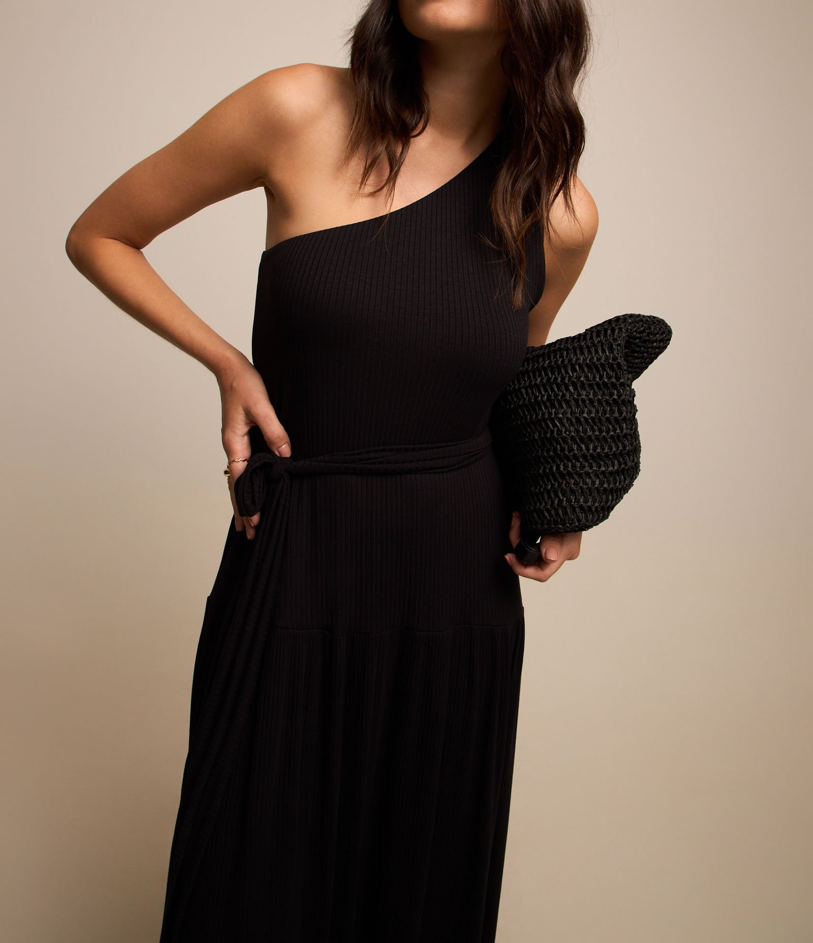 Vestido Evasê New Midi em Viscose com Efeito Godê Preto 4