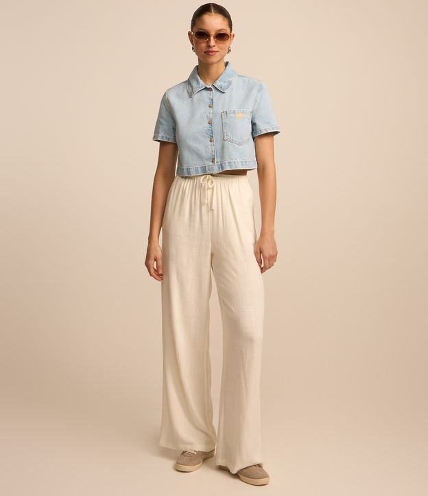 Camisa Cropped em Jeans com Bolso
