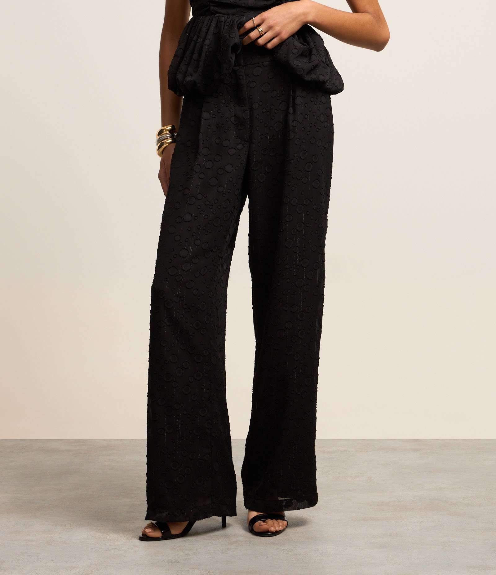 Calça em Jacquard com Fio Metalizado com Textura de Círculos Preto 3