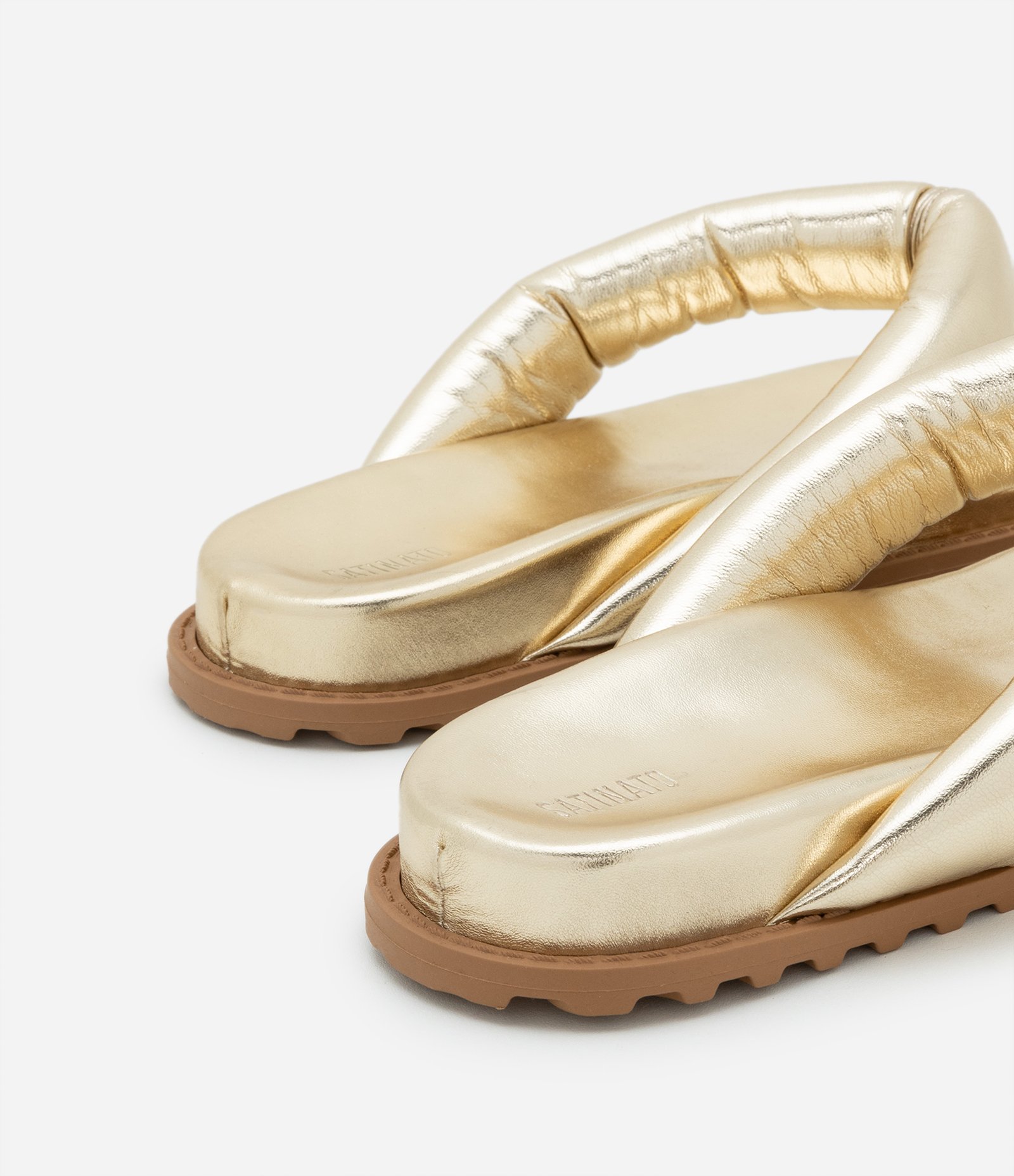 Sandália Rasteira Mule Puffer em PU com Palminha Anatômica Dourado 3