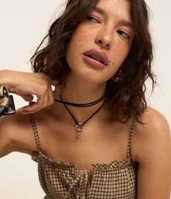 Colar Camadas em Poliamida com Pingentes em Metal