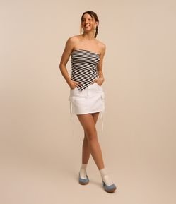 Saia Curta em Sarja com Bolsos Cargo e Amarração