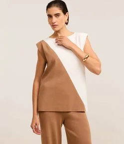 Blusa em Tricô com com Bloco de Cor Bicolor