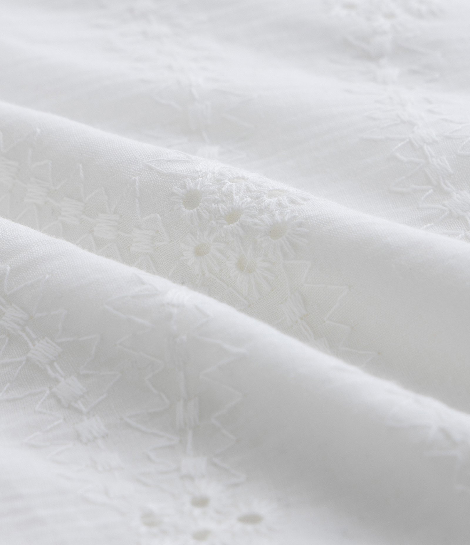 Blusa em Laise com Manga Balonê Curve & Plus Size Branco 7