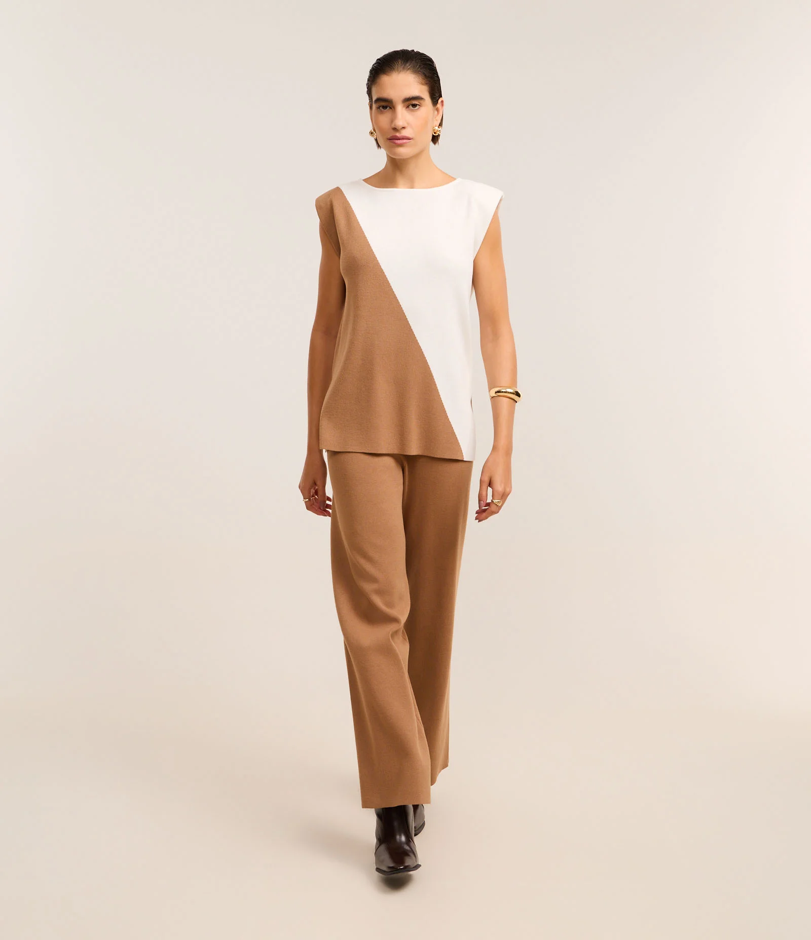 Calça Reta em Tricô com Cós Elástico Marrom 1