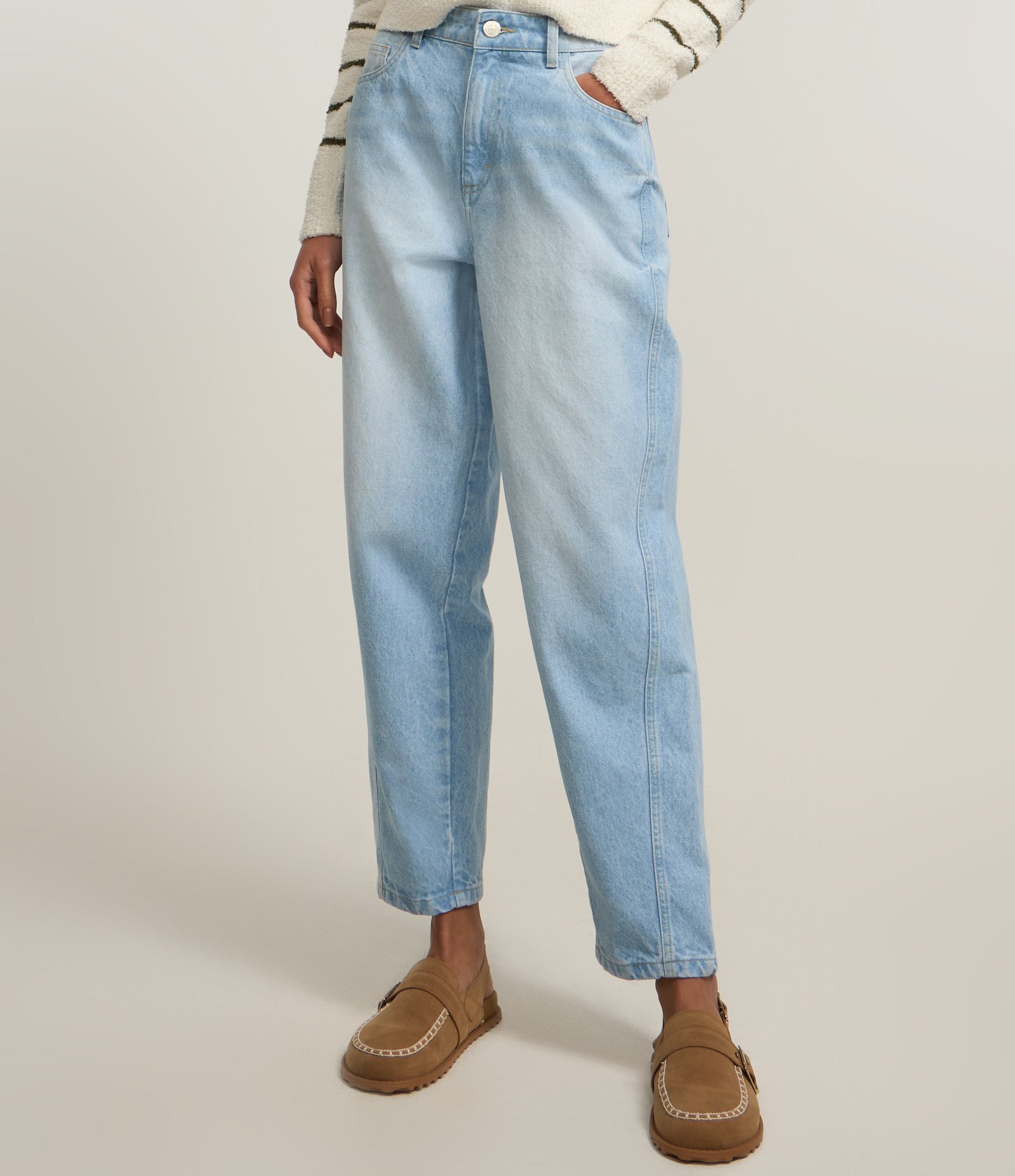 Calça Balloon em Jeans com Recorte Lateral Azul 4