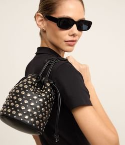Bolsa Bucket Pequena em PU com Tachas