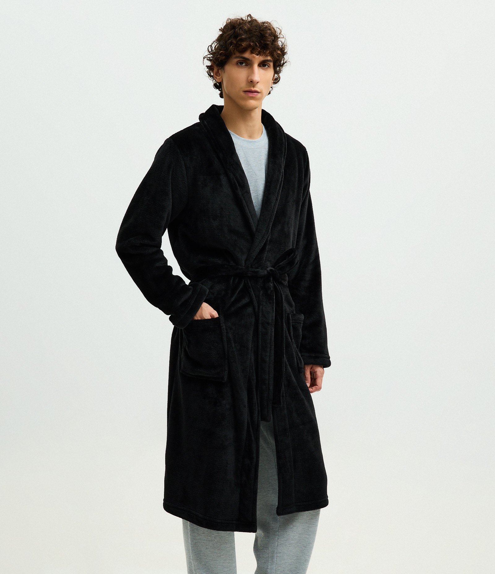 Roupão em Fleece com Amarração e Bolsos Preto 4