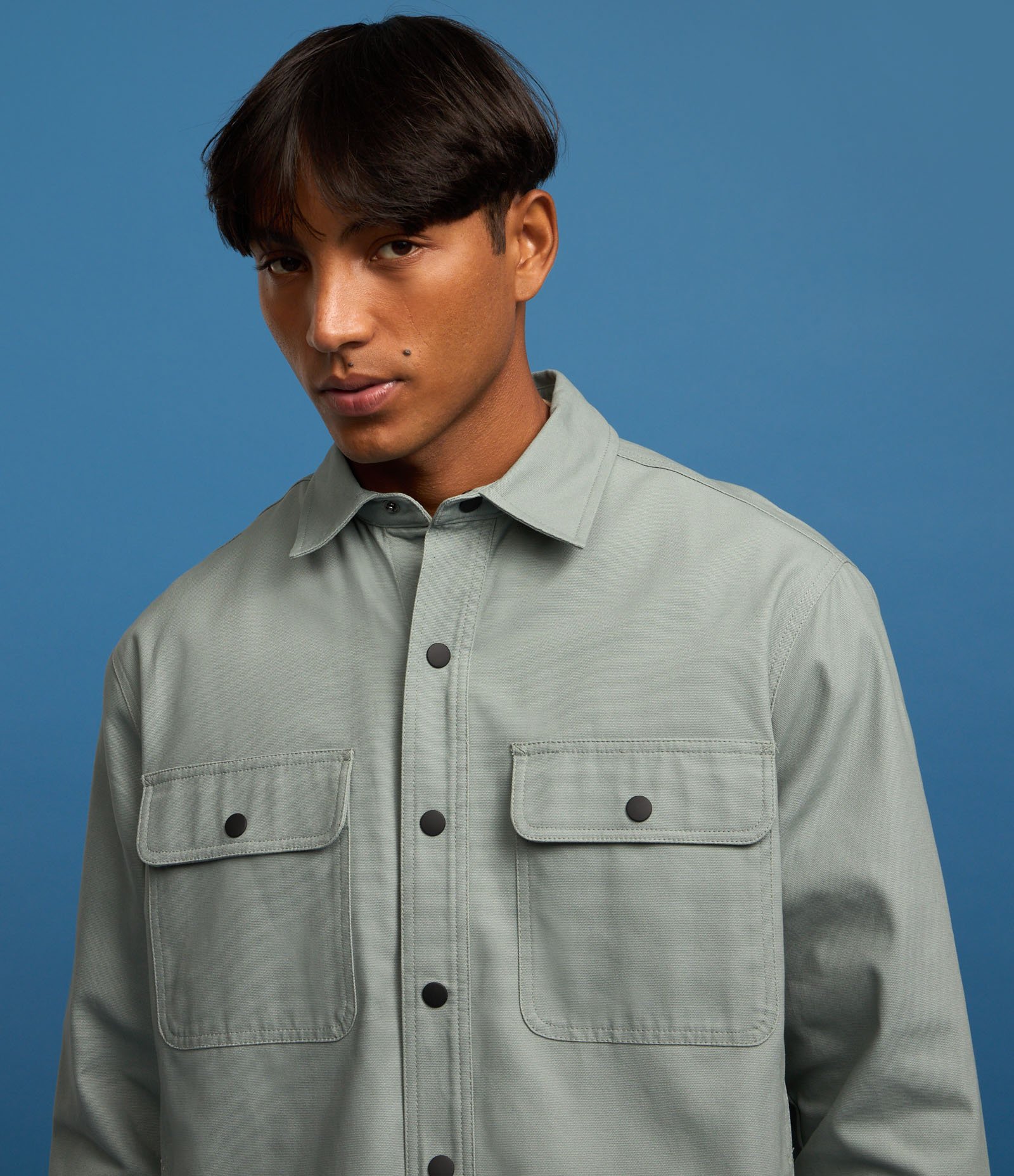 Camisa em Sarja com Botões e Bolsos Verde 5