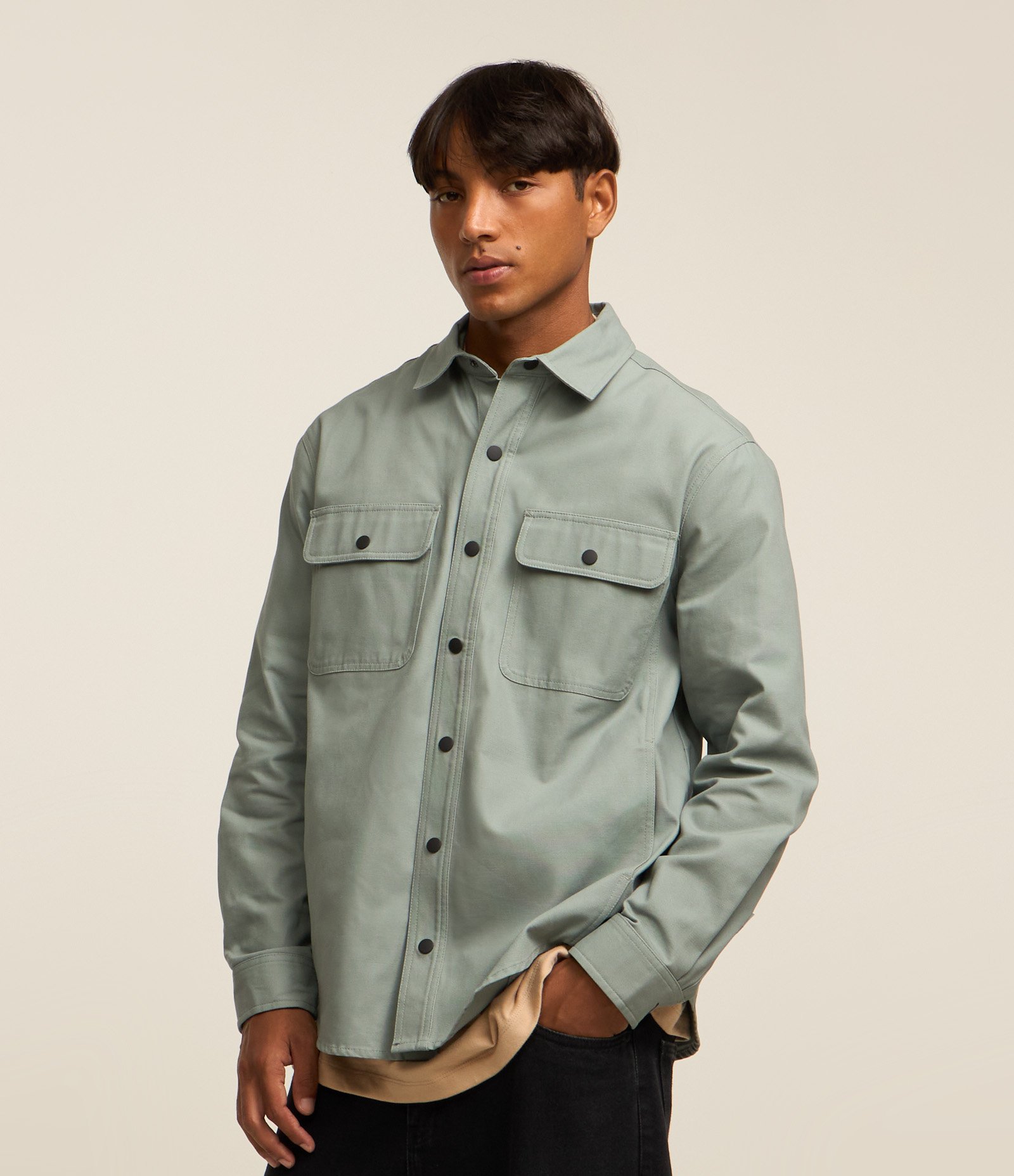 Camisa em Sarja com Botões e Bolsos Verde 1