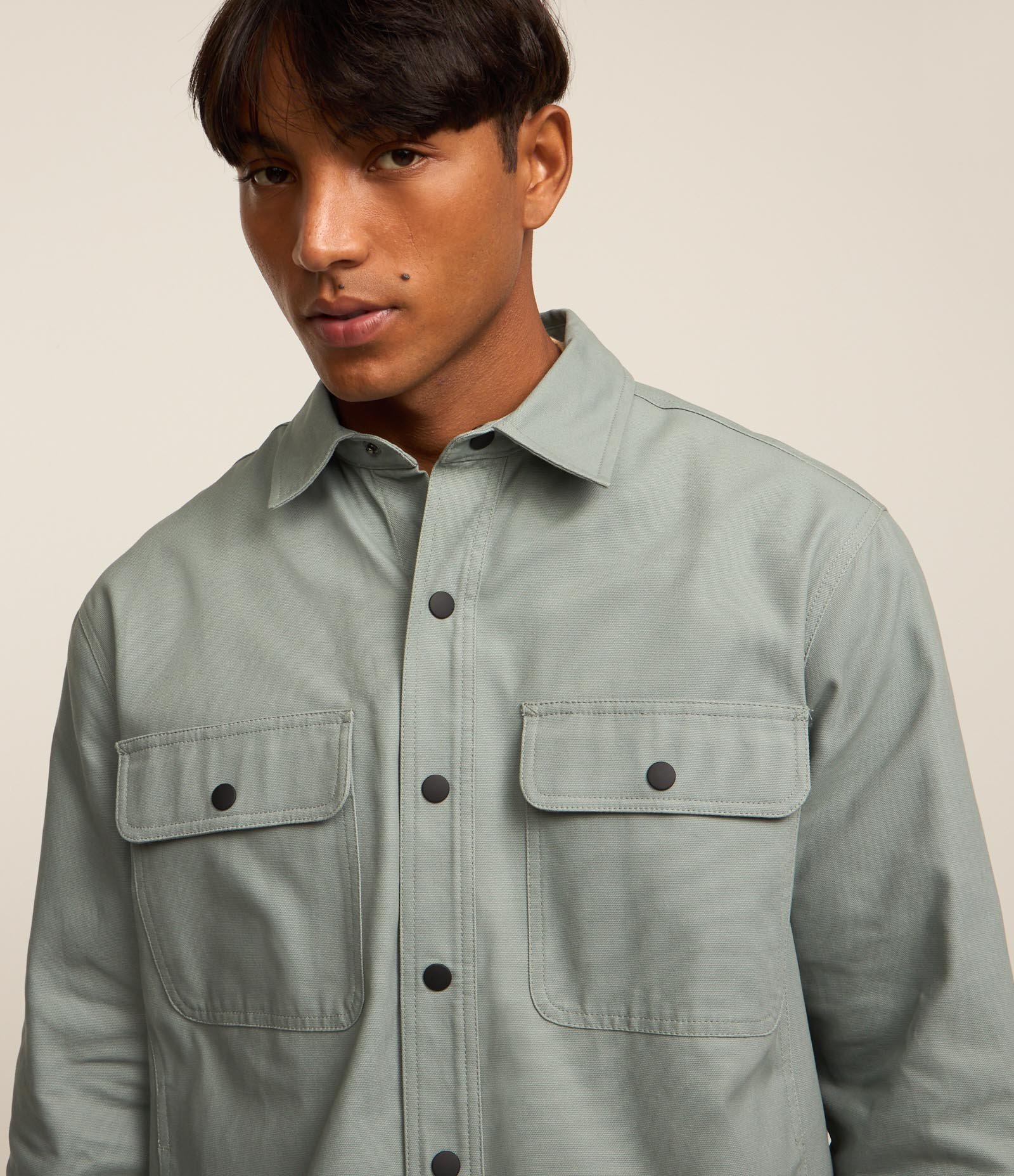 Camisa em Sarja com Botões e Bolsos Verde 3