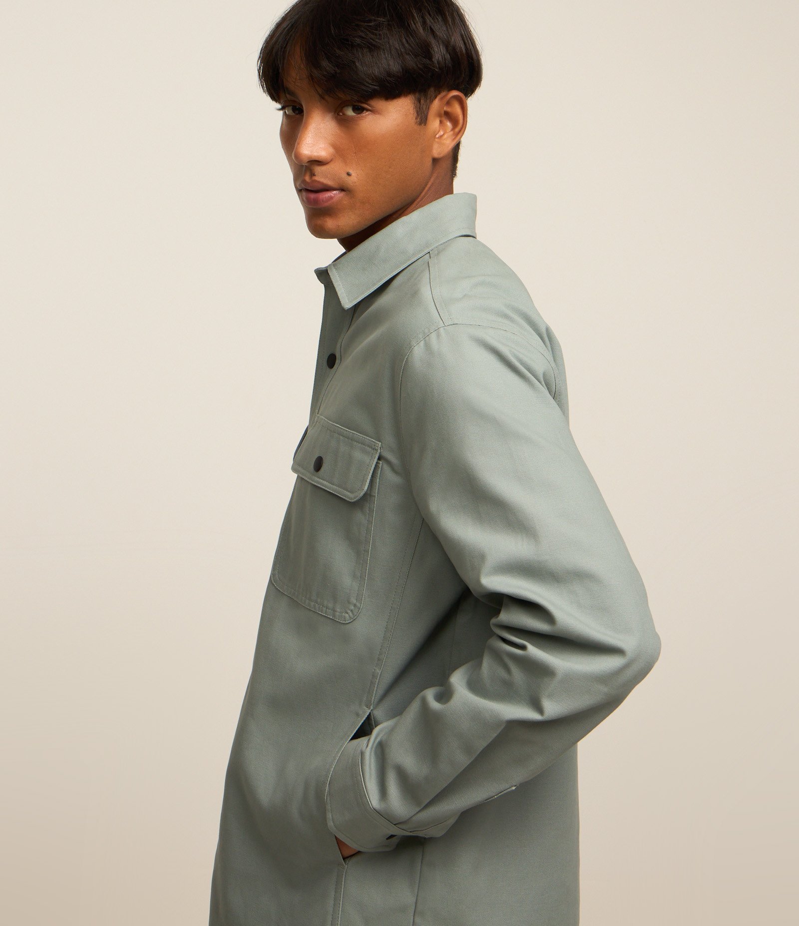 Camisa em Sarja com Botões e Bolsos Verde 4