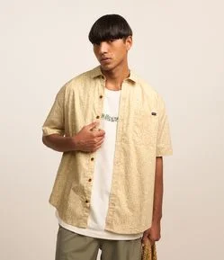 Camisa Relaxed em Tricoline com Bolso e Estampa de Diversos Ícones