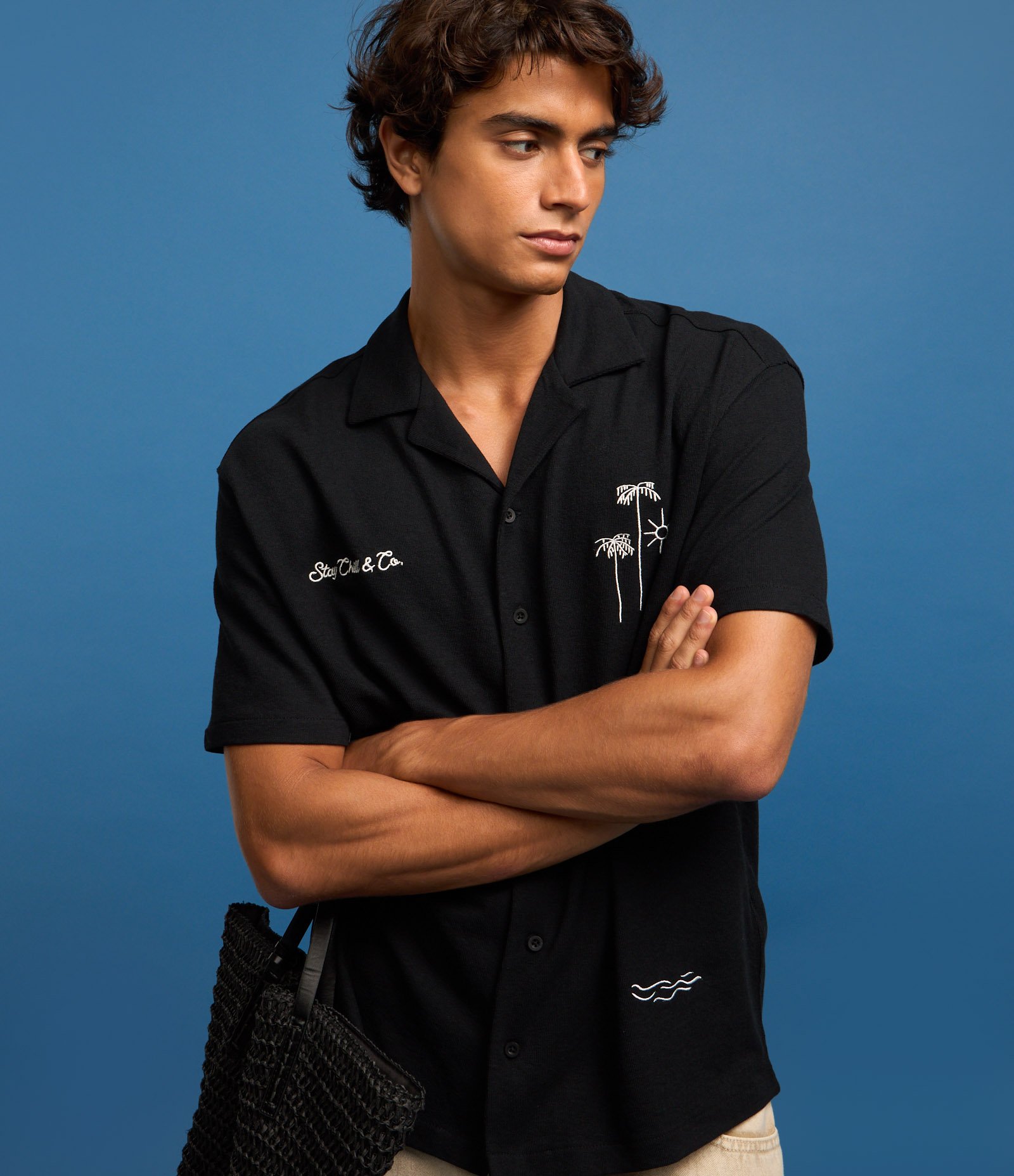 Camisa Boxy em Jacquard com Estampa Bordada Coqueiros Preto 4